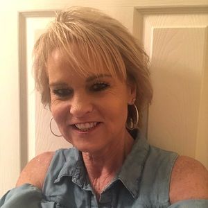 Meet your Posher, Debbie